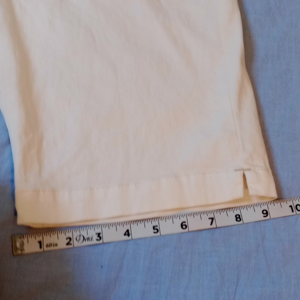 UNIONBAY White Bermuda Shorts Classic Summer Style, Size 9 - Picture 9 of 12